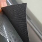 detalhe da espessura e textura do filme de recorte texturizado alto-relevo