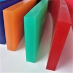Tira de poliuretano laranja, verde e vermelha