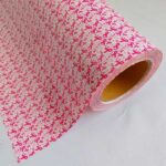 Detalhes do filme de recorte com estampa do outubro rosa