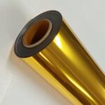 detalhe do rolo de filme de impressão dourado metalizado