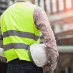 Fita refletiva para roupa aplicada no colete de segurança