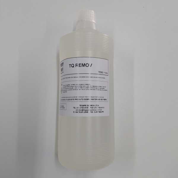 Frasco do produto químico TQ REMOV, utilizado na remoção de resíduos em processos gráficos como foil e hot stamping. Embalagem translúcida com rótulo informativo impresso, contendo orientações de uso e dados técnicos do fabricante Tegape Química